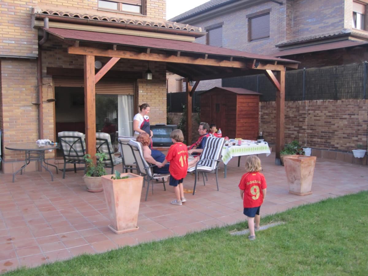 Familia reunida viendo la final del Mundial