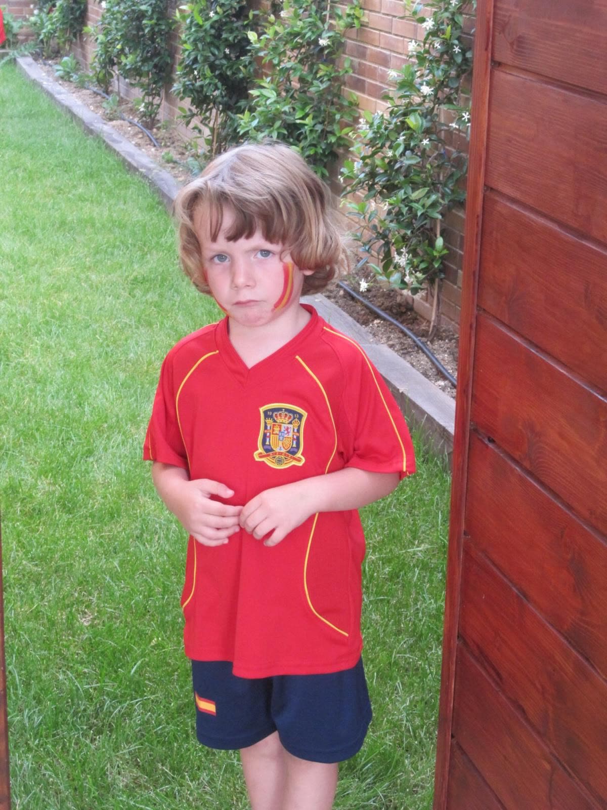 Gonzalo de pequeño con la cara pintada de bandera de España